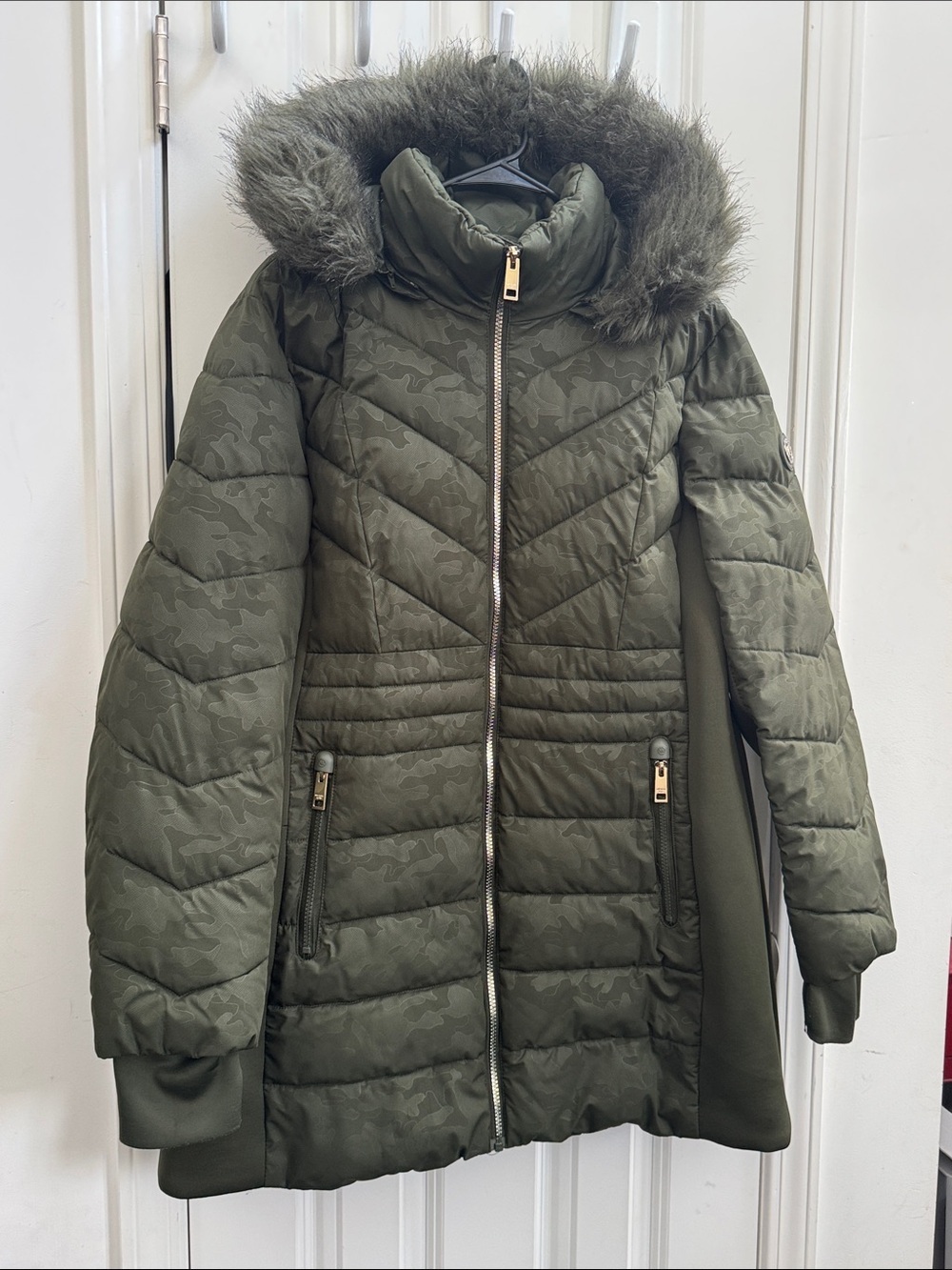 Michael Kors Olive Camo Green Quilted Puffer Coat with Faux Fur Hood - Picture 3 of 12